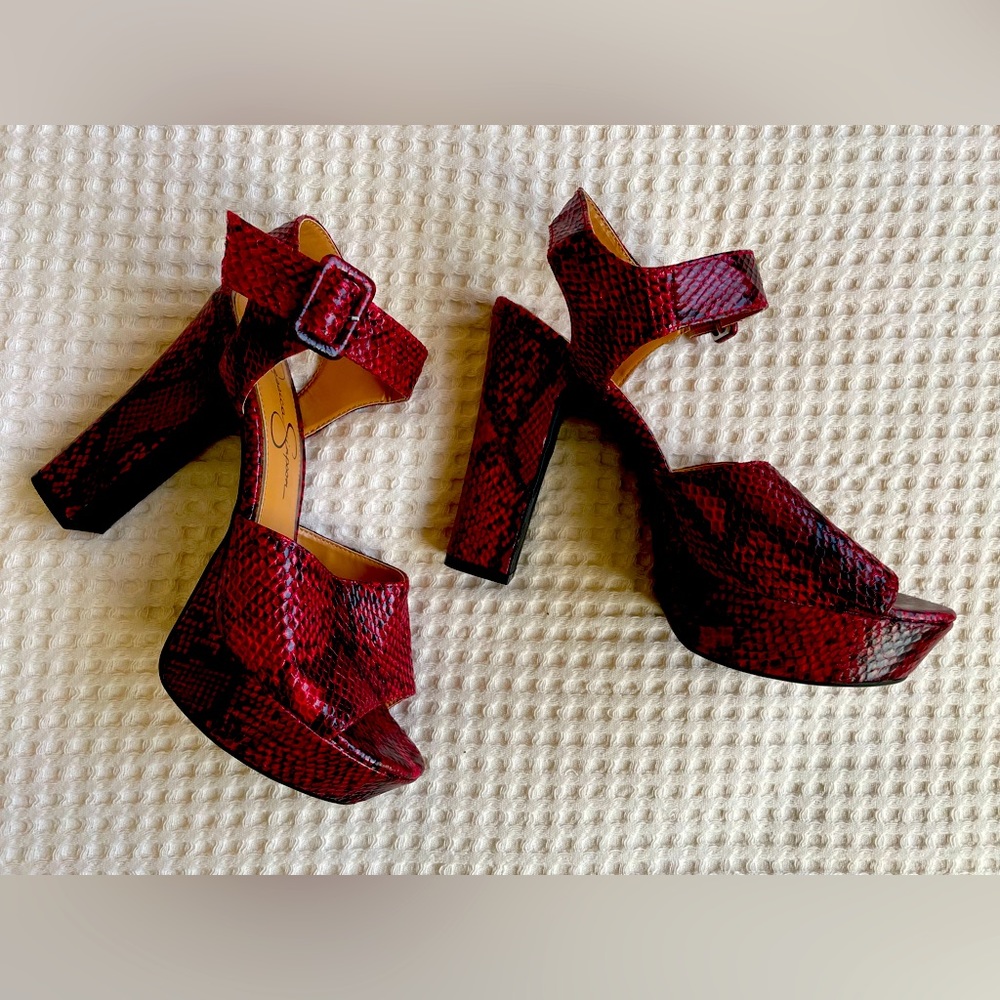 Jessica Simpson “Naenia” red faux snakeskin platform sandal sz 8